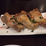 エ パタティ エ パタタ - 手羽元の燻製