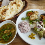 カレー＆BBQプレート（竹の子と菜の花のダルカリー）