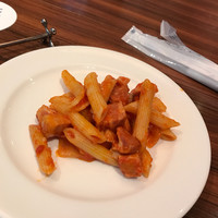 Serafina NEW YORK さいたま新都心店 - 大皿から取り分けた、ペンネアラビアータ