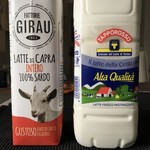 Ipermercato Carrefour - 山羊500mlで1.5EUR、牛1000mlで同じ