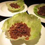 廣東料理 民生 - 名物　ミンチのレタス包み