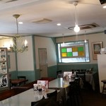 インドラ - アンティークな風潮の店内