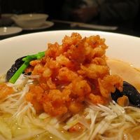 廣東料理 民生 ヒルトンプラザウエスト店 - 桜えびたっぷり、春キャベツと春筍入り汁そば　