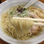 らーめん一宇 - 塩らーめん(750円)麺リフト