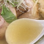 らーめん一宇 - 塩らーめん(750円)スープ