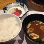 スギモト - すき焼きコースに付く御飯、味噌汁、漬け物。