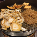 スギモト - お肉、お野菜を順番にすき焼きにしてくれます。