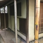 とんかつ とんき - 躙り口