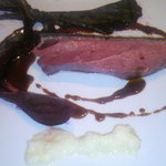 ア・ニュ ルトゥルヴェ・ヴー - マダムビュルゴーのシャラン鴨胸肉のロティ 白と赤のソース