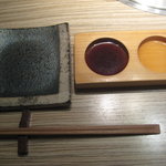 Kyouyakunikuyoshida - タレ＆お皿＆お箸
