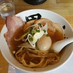 貝だしラーメン黒船 - SP貝だしラーメン醤油(三種類のチャーシューと味玉付き)