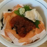 目利きの銀次 - サーモンとイクラの親子丼