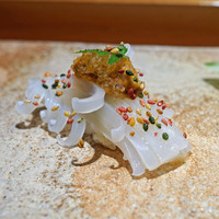 天寿し 京町店 - 赤烏賊　雲丹と飛魚の卵のせ