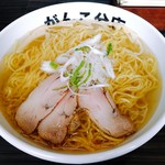 元祖一条流 がんこ総本家 - 塩の青唐辛痛麺  ９００円＋中盛１００円＝１０００円  今日は鶏ももチャーシューで。他に葱、大葉？、長くてそこまでは柔らかくない穂先メンマ。
