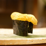 東麻布 天本 - ムラサキウニ軍艦