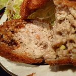 西麻布 三河屋 - ミックス定食のメンチ