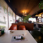 オレンジペコー喫茶 - 店内もまた昭和チックなレトロ感。