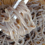 笑楽庵 - 細いお蕎麦をリフトアップ！