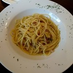 ローズガーデン - 本日のランチのパスタ 生ハムとアンチョビのペペロンチーノ
生ハムが思ってた大きさと違ってた(;´∀｀)