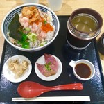 日本橋海鮮丼 つじ半 - ぜいたく丼 特上 (刺身小皿 鯛だし付き)