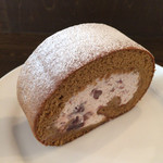 カフェ ルシェルシュ - 黒糖とあずきのロールケーキ
