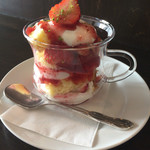 カフェ ルシェルシュ - 苺のグラスショート