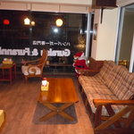 ハンバーガー専門店　Guraisu&Furannki - アンティークな家具が落ち着きます