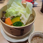Ootoya - 和ーニャカウダで食べる野菜のせいろ蒸し(490円)