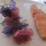 レストラン・モリエール - ルイベとじゃがいものチップ山わさびクリームソース