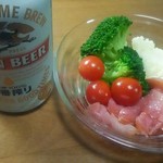 カルディコーヒーファーム - 料理写真:生ハムをビール・サラダで楽しむ。