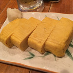 鳥屋二代目こばぁやし商店 - 厚焼き玉子。この後、しょうゆかけ過ぎたw