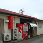 辛麺屋 - 外観　パチンコ屋の横というか一緒の敷地です。