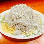 イタリアン酒場ナチュラ - しらすたっぷりペペロンチーノ