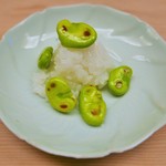 緒方 - 空豆の飯蒸し