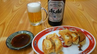 チャンポン福龍 - 餃子5個280円 ビール500円   