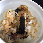 なまずや - ひつまぶしをお茶碗によそっていただきます