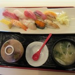寿司 魚がし日本一 - みそ汁も付いて、おいしい