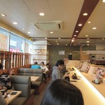 Sushi Uogashi Nihonichi - 店内、きれいです