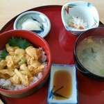 いわみ食堂 - 生うに丼、２，１００円。