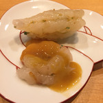 飛 - ガス海老の握りとガス海老にこのわたを乗せて