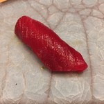 飛 - マグロ漬けの握り