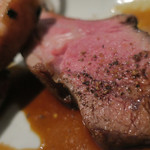 炭火焼酒亭ローリンストーン - 名物／豪州産骨付きラムロース　ズームアップ