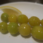 炭火焼酒亭ローリンストーン - 旬ぎんなん串（２本）　ズームアップ