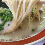つねまつラーメン - 麺リフト
