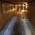 旅館 すぎもと - 食事処への地下通路