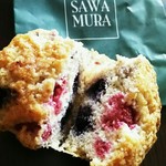 ベーカリー&レストラン沢村 - ベリーベリーマフィンをカットしてみました。