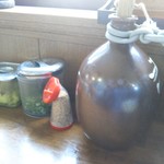 釜あげうどん 長田 in 香の香 - セルフサービスのトッピングダシ徳利(2017年5月2日撮影)と