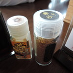 手打ちうどん　はるや - 皆さん気になるであろう「 極辛ハバネロ一味 」実食レビューはゆっき～の得意技