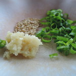 手打ちうどん　はるや - ショウガは甘めのめんつゆと相性が良い。