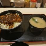 Matsunoya - なお、味噌ロースカツ丼にはみそ汁がついてきます。